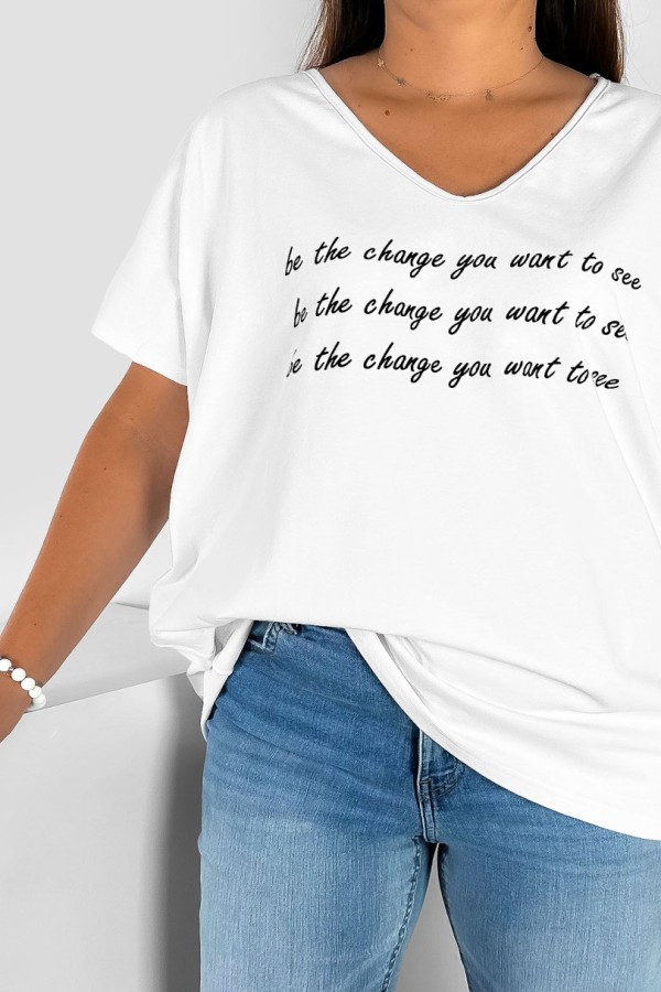Bluzka damska T-shirt plus size w kolorze białym napisy be the change 2