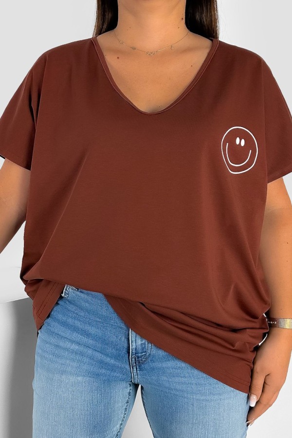 Bluzka damska T-shirt plus size w kolorze brązowym nadruk buźka uśmiech