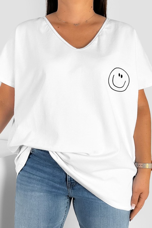 Bluzka damska T-shirt plus size w kolorze białym nadruk buźka uśmiech