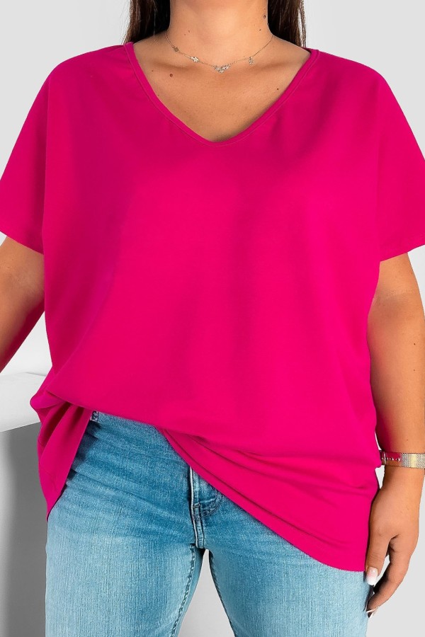 Bluzka damska T-shirt plus size w kolorze fuksji dekolt w serek