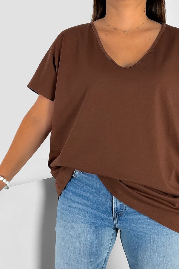 Bluzka damska T-shirt plus size w kolorze brązowym dekolt w serek 1