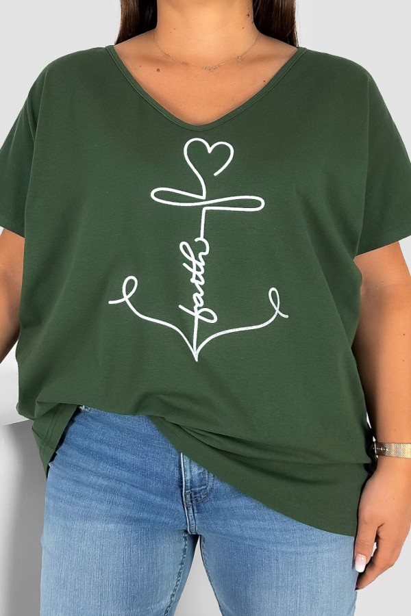 Bluzka damska T-shirt plus size w kolorze khaki nadruk kotwica faith
