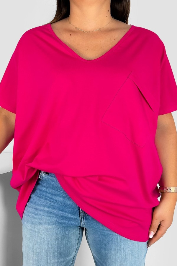 Bluzka damska T-shirt plus size w kolorze fuksji kieszeń