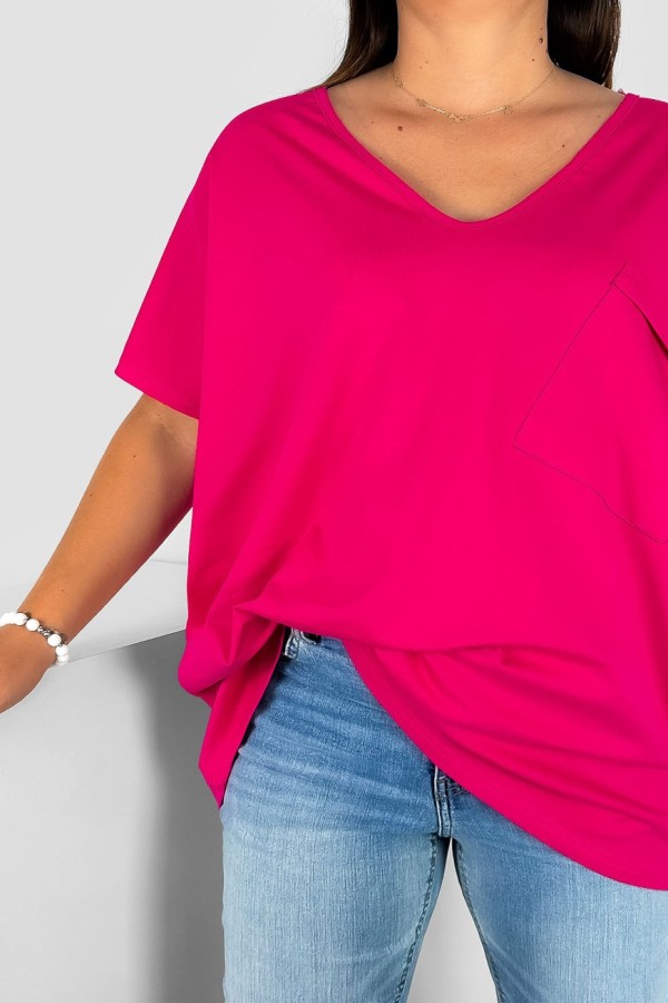 Bluzka damska T-shirt plus size w kolorze fuksji kieszeń 1