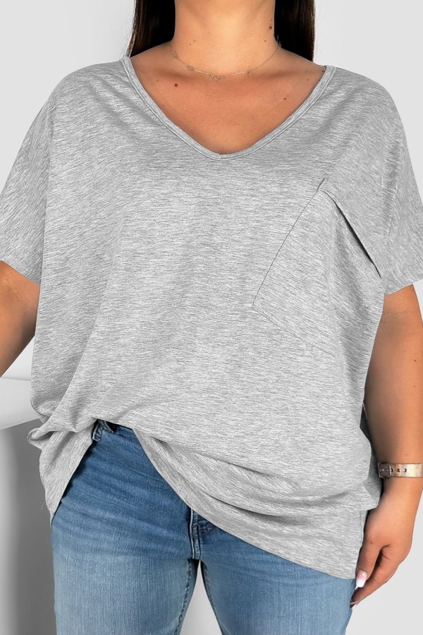 Bluzka damska T-shirt plus size w kolorze szary melanż granatu kieszeń