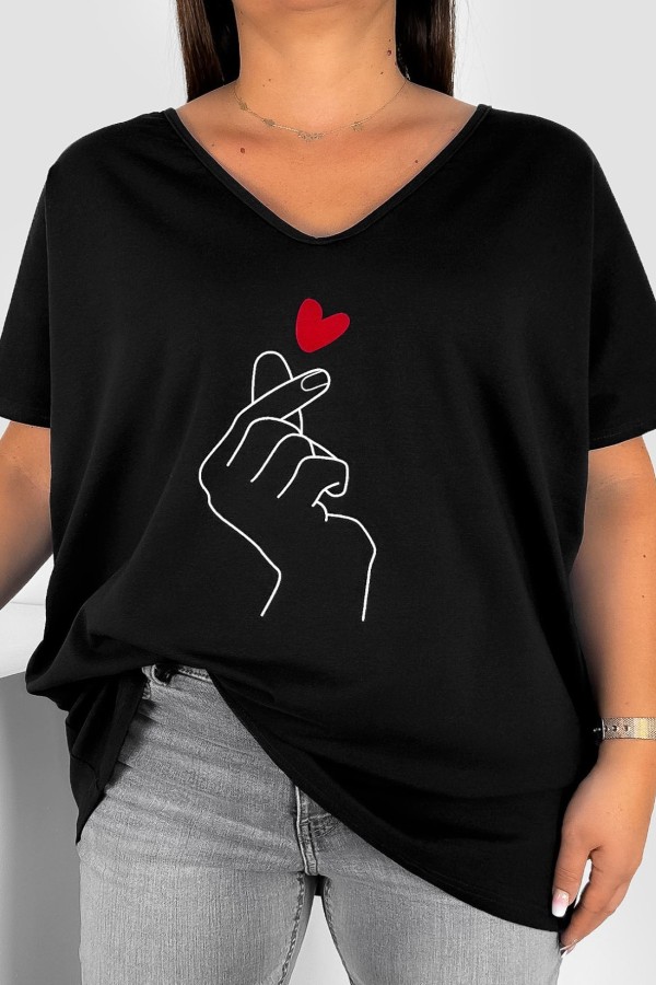 Bluzka damska T-shirt plus size w kolorze czarnym nadruk dłoń hand