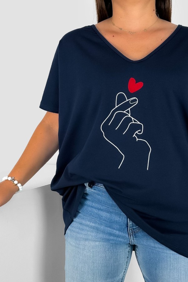 Bluzka damska T-shirt plus size w kolorze granatowym nadruk dłoń hand 1