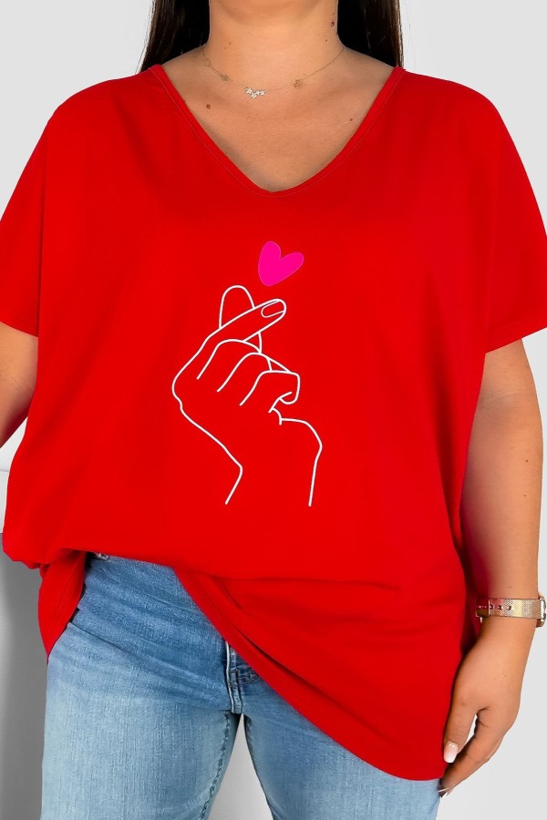 Bluzka damska T-shirt plus size w kolorze czerwonym nadruk dłoń hand