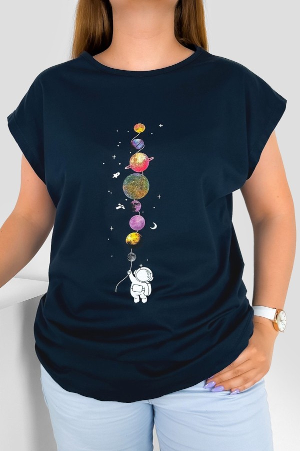 T-shirt damski w kolorze granatowym nadruk planety astronauta kosmos