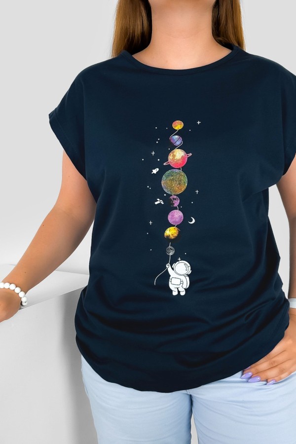T-shirt damski w kolorze granatowym nadruk planety astronauta kosmos 1