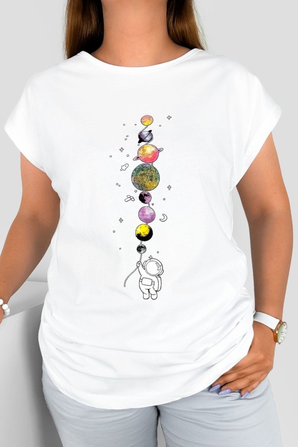 T-shirt damski w kolorze białym nadruk planety astronauta kosmos