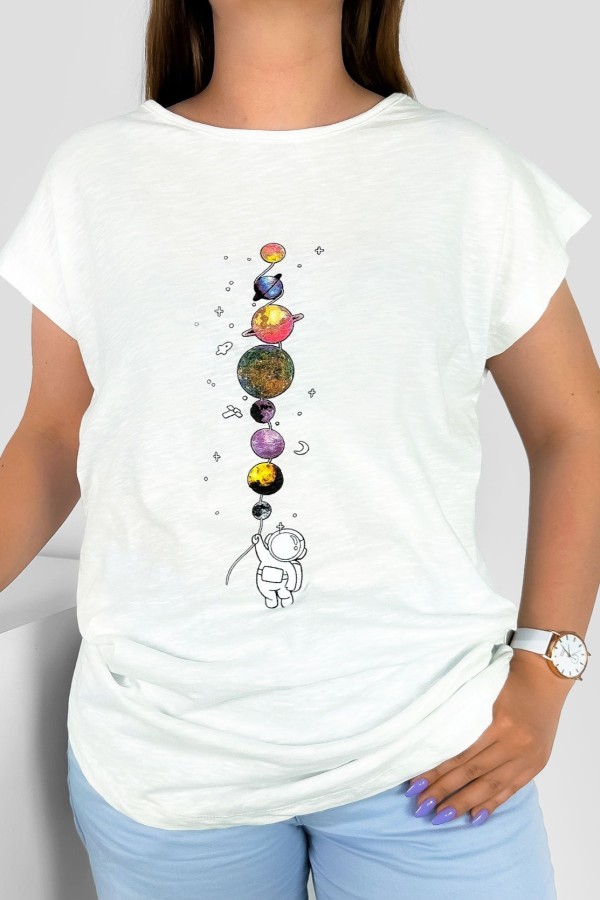 T-shirt damski w kolorze ecru melanż nadruk planety astronauta kosmos