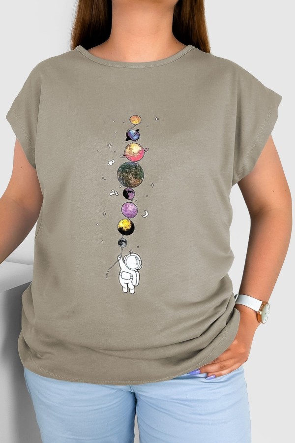 T-shirt damski w kolorze beżowym nadruk planety astronauta kosmos