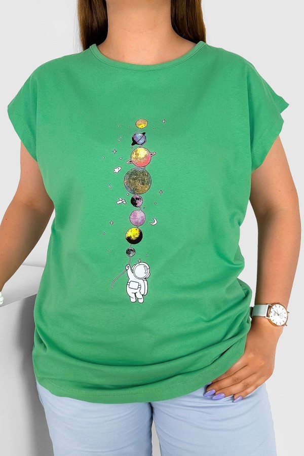 T-shirt damski w kolorze zielonym nadruk planety astronauta kosmos