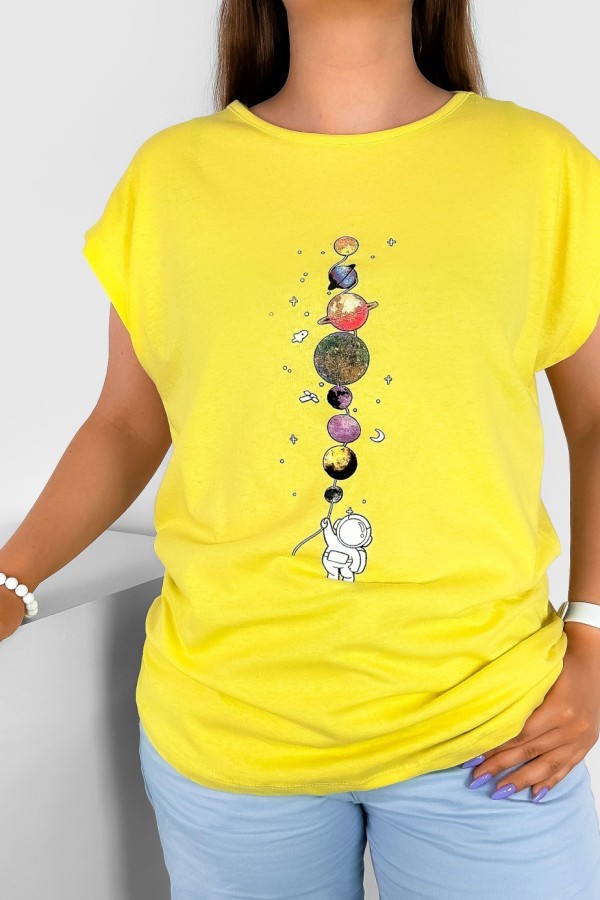 T-shirt damski w kolorze żółtym nadruk planety astronauta kosmos 1