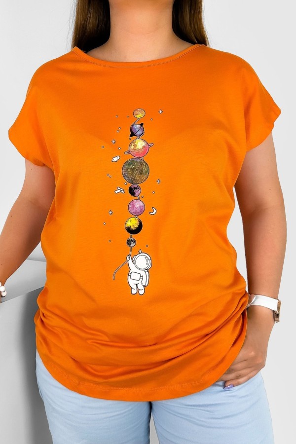T-shirt damski w kolorze pomarańczowym nadruk planety astronauta kosmos