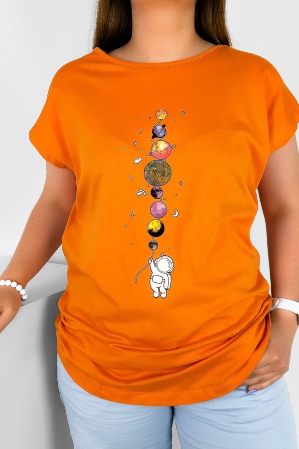 T-shirt damski w kolorze pomarańczowym nadruk planety astronauta kosmos 1