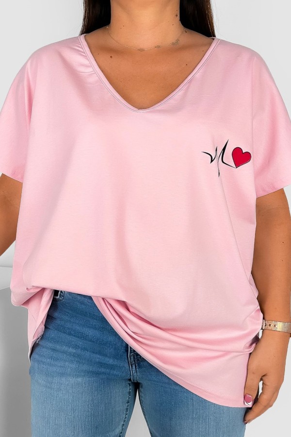 Bluzka damska T-shirt plus size w kolorze pudrowym print linia życia serduszko
