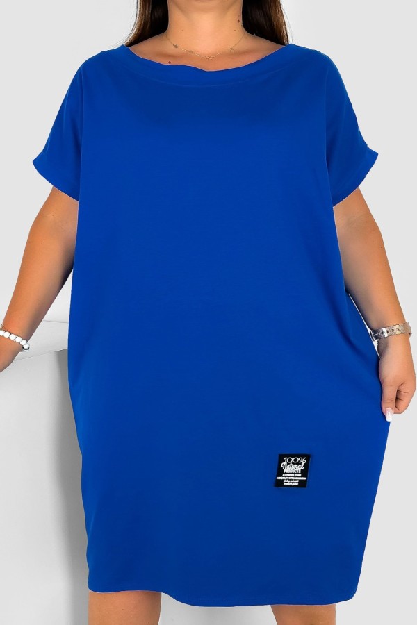 Sukienka plus size w kolorze kobaltowym z krótkim rękawem naszywka Bonita
