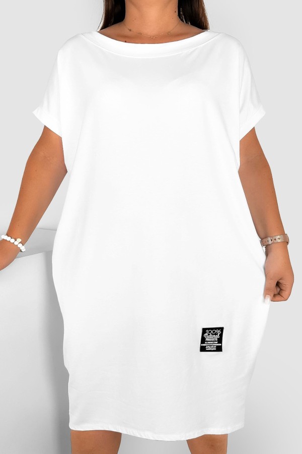 Sukienka plus size w kolorze białym z krótkim rękawem naszywka Bonita 2