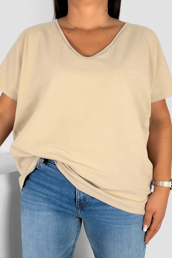 T-shirt damski plus size gładki w kolorze kremowym dekolt w serek V-neck FOXI