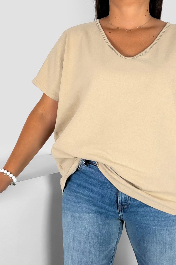 T-shirt damski plus size gładki w kolorze kremowym dekolt w serek V-neck FOXI 1