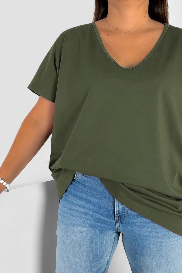 T-shirt damski plus size gładki w kolorze khaki dekolt w serek V-neck FOXI 1