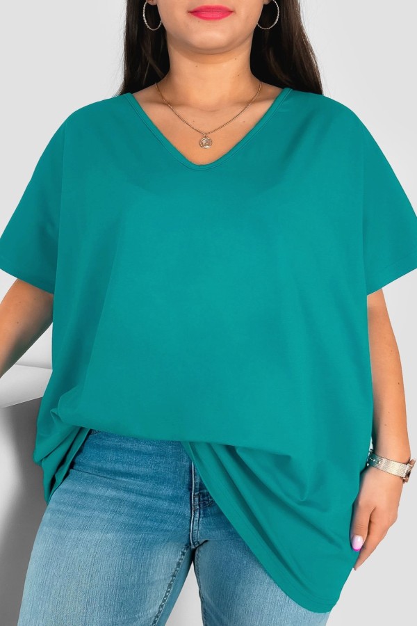 T-shirt damski plus size gładki w kolorze morskiej zieleni dekolt w serek V-neck FOXI