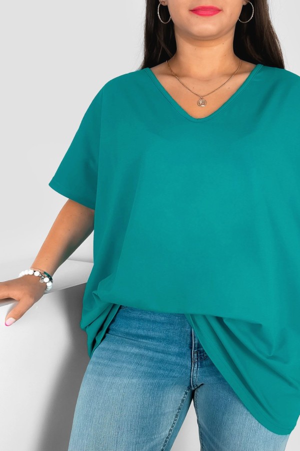 T-shirt damski plus size gładki w kolorze morskiej zieleni dekolt w serek V-neck FOXI 1