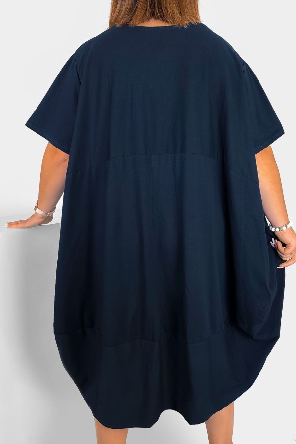 MEGA oversize sukienka plus size w kolorze granatowym z przeszyciami dłuższy tył Rima 2