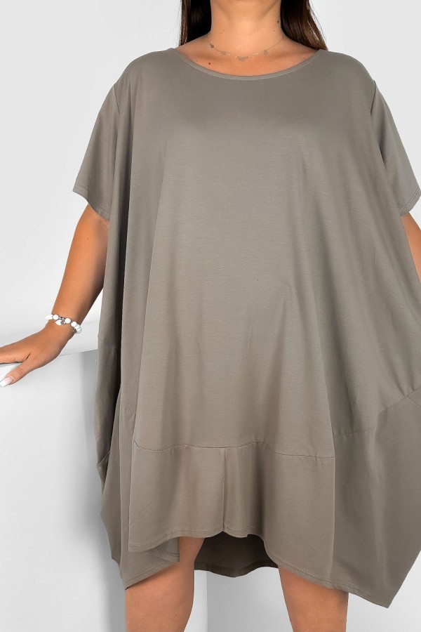 MEGA oversize sukienka plus size w kolorze beżowym z przeszyciami dłuższy tył Rima 1