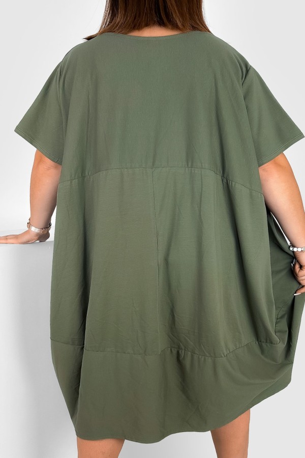 MEGA oversize sukienka plus size w kolorze khaki z przeszyciami dłuższy tył Rima 2