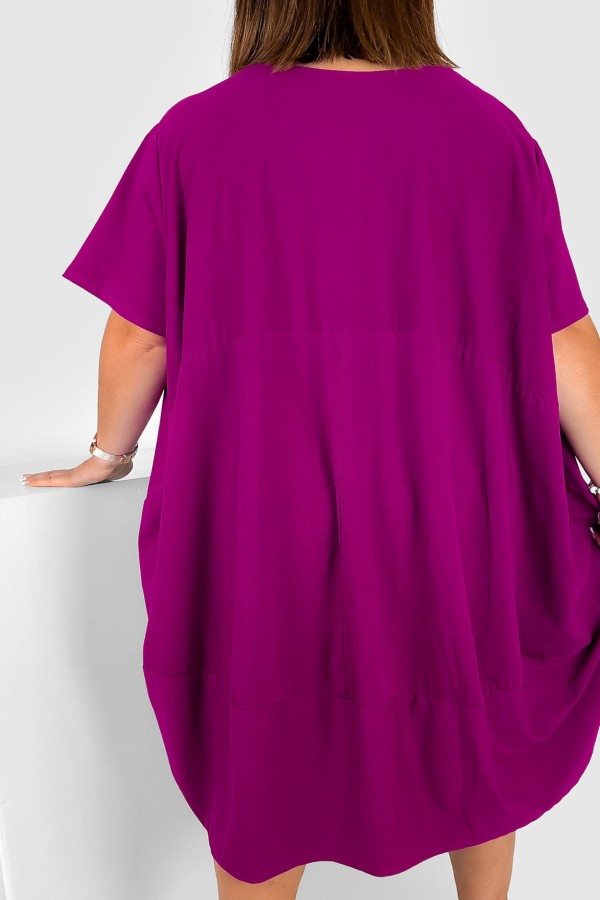 MEGA oversize sukienka plus size w kolorze magenta z przeszyciami dłuższy tył Rima 2