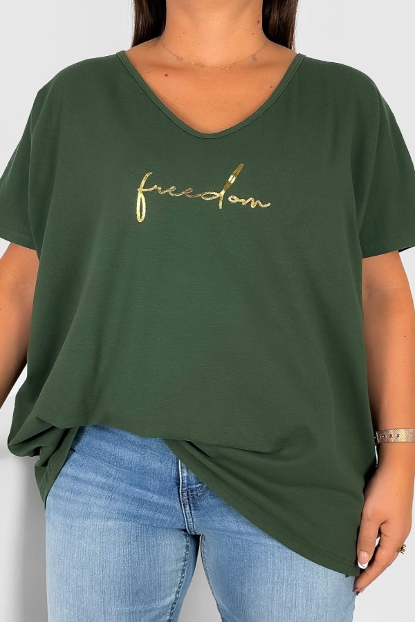 Bluzka damska T-shirt plus size w kolorze khaki złoty napis Freedom 2