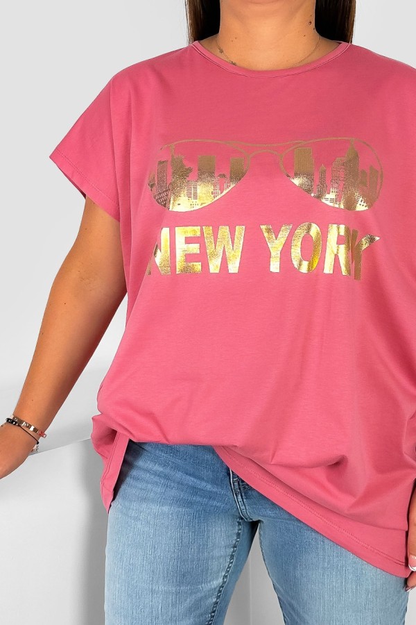 Nietoperz T-shirt damski plus size w kolorze indyjskiego różu złoty print okulary New York 1