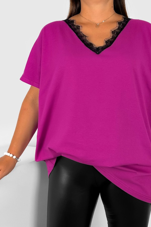 Bluzka damska plus size w kolorze magenta koronkowy dekolt w serek Akira 1