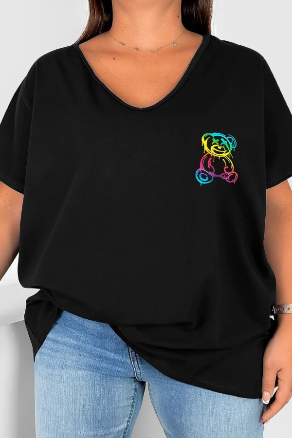 T-shirt damski plus size w kolorze czarnym dekolt w serek V-neck holo nadruk teddy miś Elif 2