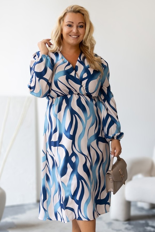 Sukienka plus size marszczona rozcięcie z kopertowym dekoltem wzory blue KAJA