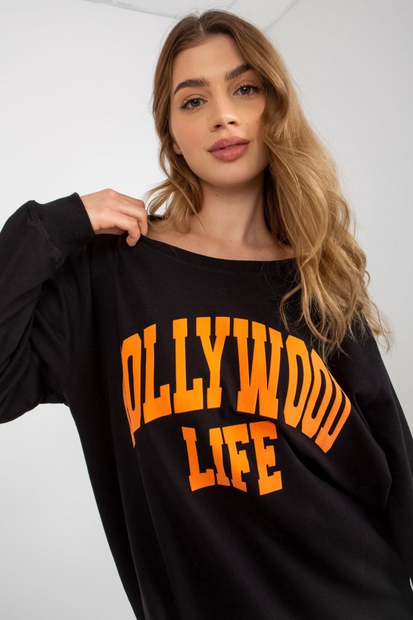 Długa dresowa bluza w kolorze czarnym dłuższy tył rozcięcia napis Hollywood life 1