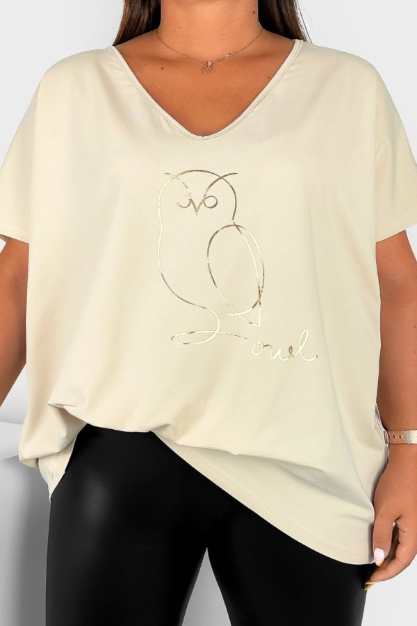 T-shirt damski plus size w kolorze jasnego beżu dekolt w serek V-neck złoty nadruk sowa owl LIZA