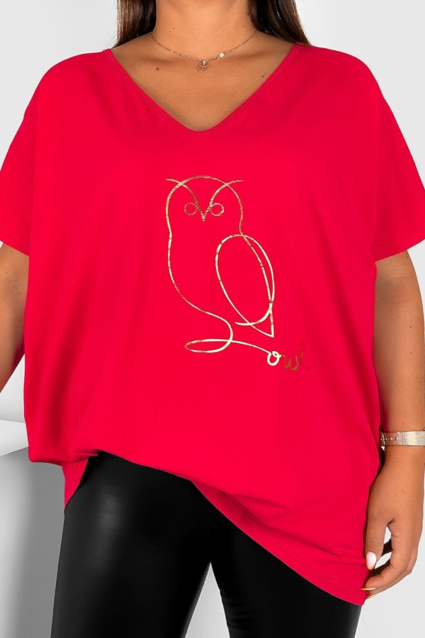 T-shirt damski plus size w kolorze czerwonym dekolt w serek V-neck złoty nadruk sowa owl LIZA 2