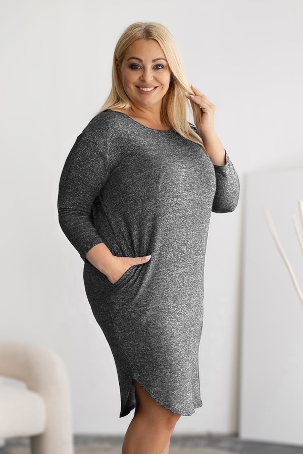 Sukienka plus size w kolorze ołówkowym z kieszeniami Judyta 3