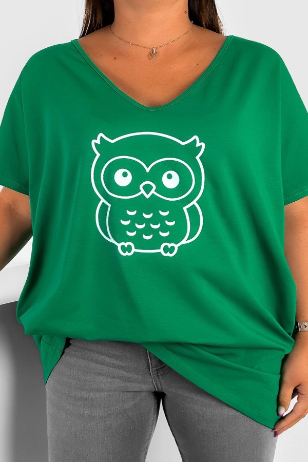 T-shirt damski plus size w kolorze zielonym dekolt w serek V-neck nadruk sowa owl ALLA 2