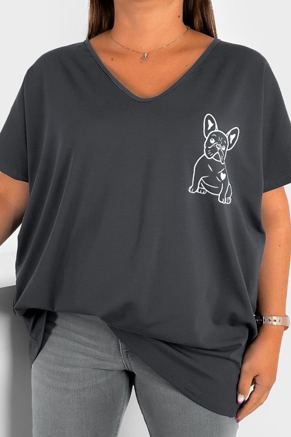 T-shirt damski plus size w kolorze grafitowym dekolt w serek V-neck nadruk piesek dog BULDOG