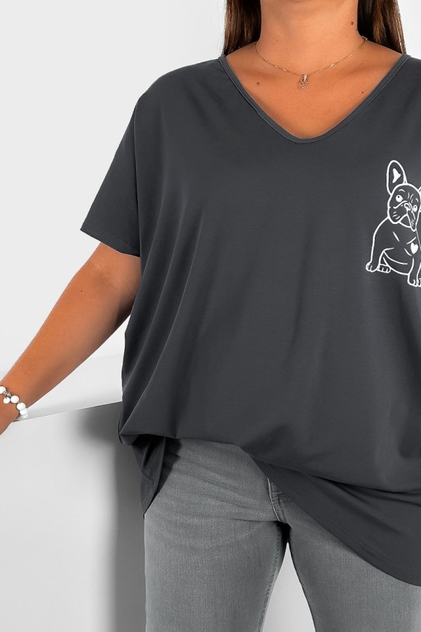 T-shirt damski plus size w kolorze grafitowym dekolt w serek V-neck nadruk piesek dog BULDOG 1