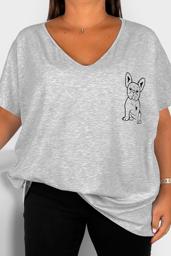 T-shirt damski plus size w kolorze szary melanż dekolt w serek V-neck nadruk piesek dog BULDOG