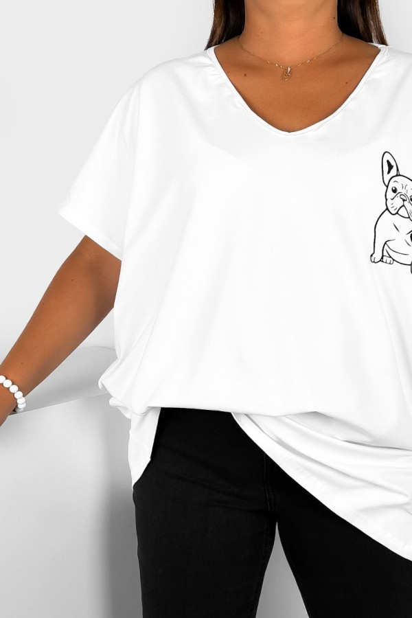 T-shirt damski plus size w kolorze białym dekolt w serek V-neck nadruk piesek dog BULDOG 1