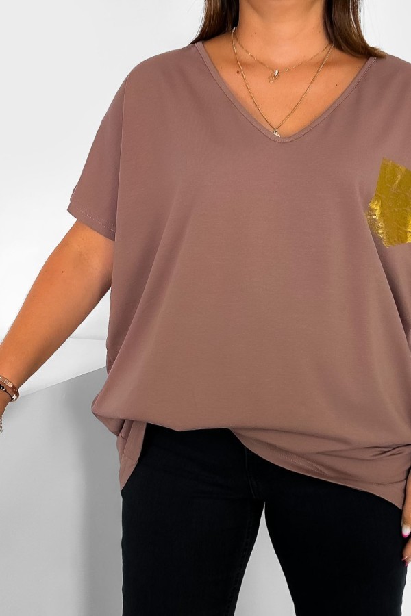 T-shirt damski plus size w kolorze cappuccino złoty nadruk kieszeń pocket ROMEO 1