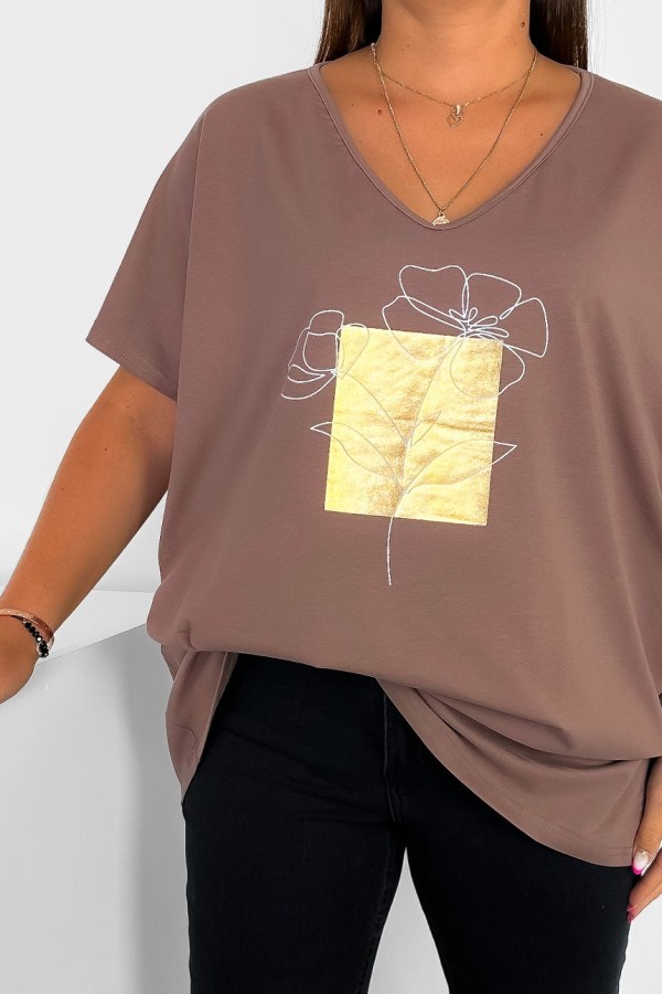 T-shirt damski plus size w kolorze cappuccino dekolt w serek V-neck nadruk złoto kwiaty ARNI 1