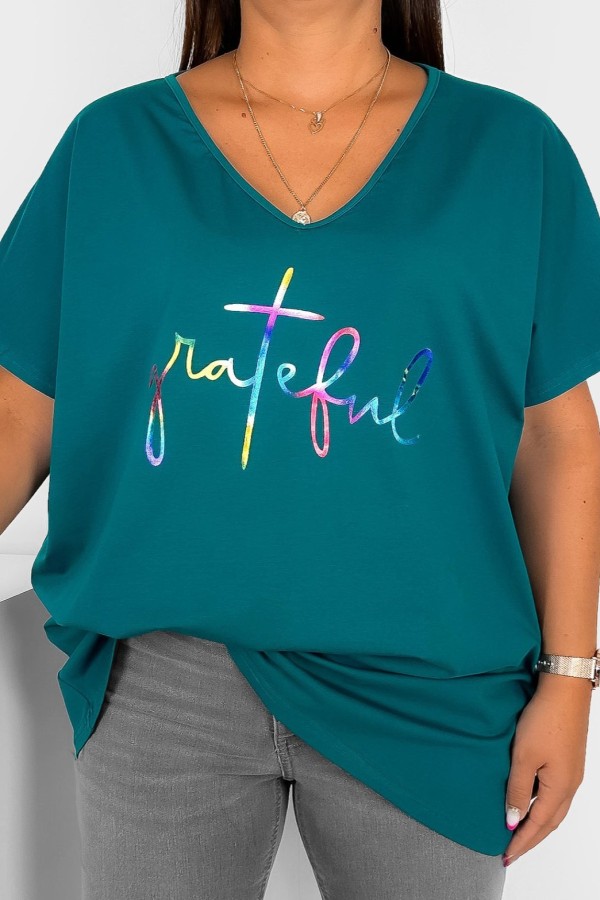 T-shirt damski plus size w kolorze morskim dekolt w serek V-neck holo nadruk grateful EDEN